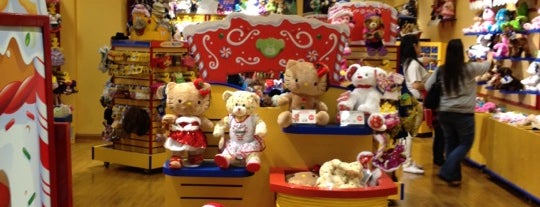 Build-A-Bear Workshop is one of Jamieさんのお気に入りスポット.