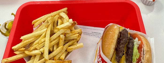 In-N-Out Burger is one of Chains of Love.