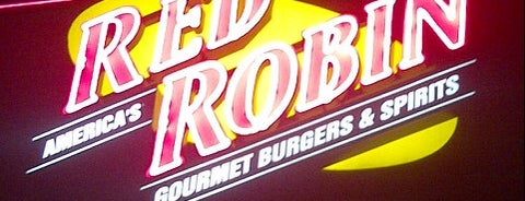 Red Robin Gourmet Burgers and Brews is one of Lugares favoritos de Alan.