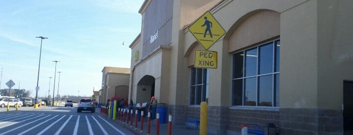 Walmart Supercenter is one of สถานที่ที่ SooFab ถูกใจ.