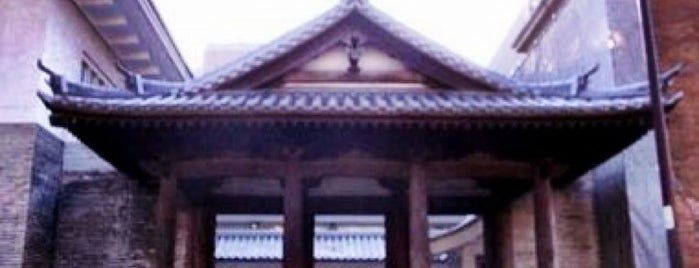 東京藝術大学内旧東京美術学校玄関 is one of 都選定歴史的建造物.