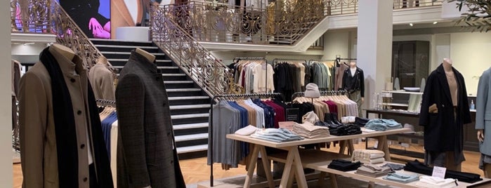 Club Monaco is one of Must-visit Clothing Stores in New York.
