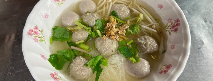 ก๋วยเตี๋ยวลูกชิ้นเนื้อเซนต์หลุยส์ is one of Beef Noodle in Bangkok.