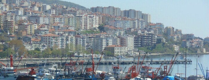 Sinop Limanı is one of Karadeniz turumuz (ciddim,cordum,cezdim).