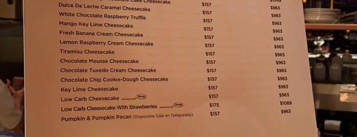 The Cheesecake Factory is one of Lugares favoritos de Richard.