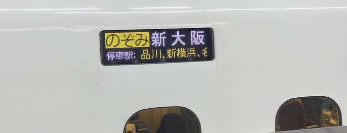 JR Platforms 14-15 is one of 東京駅.