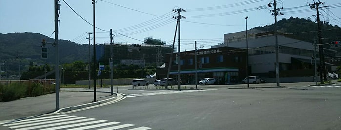 ファミリーマート 女川中央店 is one of Atsushi'nin Beğendiği Mekanlar.