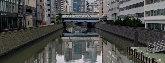 Izumi Bridge is one of 橋/陸橋.