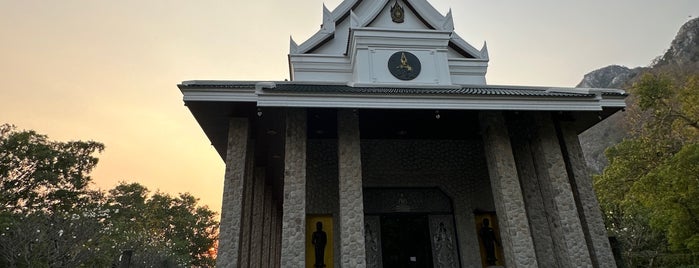 Wat Khao Wong (Tham Narai) is one of ลพบุรี สระบุรี.