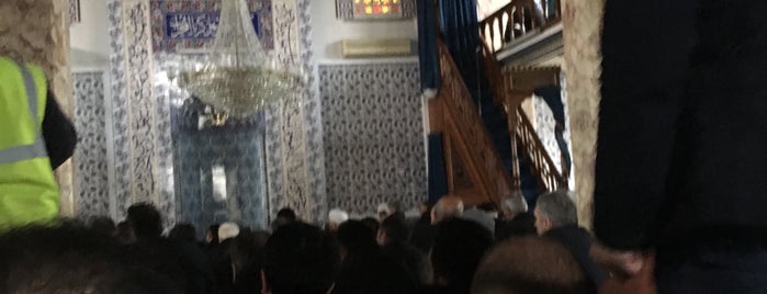 Ahmet Taci Büyükhan Camii is one of İbadethane.