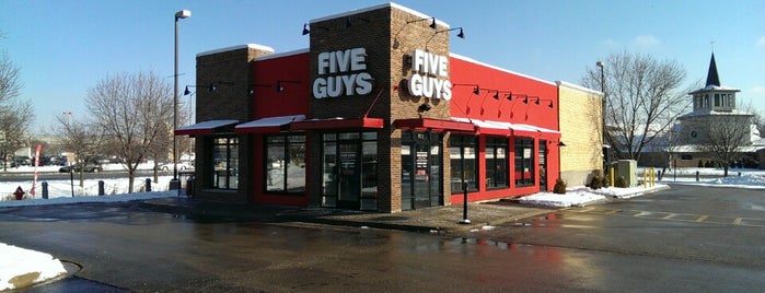 Five Guys is one of สถานที่ที่ Aydın ถูกใจ.