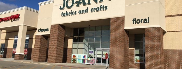 JOANN Fabrics and Crafts is one of Estephaさんのお気に入りスポット.