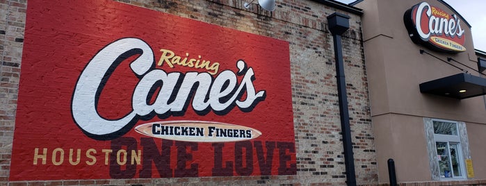 Raising Cane's Chicken Fingers is one of Tempat yang Disukai Christopher.