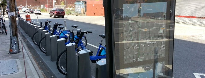 CitiBike Station: South 4 St and Wythe Av is one of Albert'in Beğendiği Mekanlar.