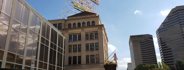 The Columbus Dispatch is one of Neon/Signs East 2.