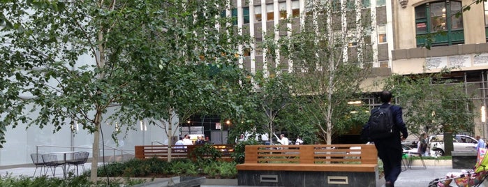 1095 Avenue of the Americas Plaza is one of Lugares favoritos de Sandra.