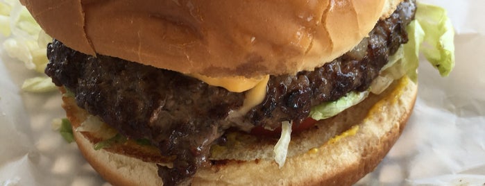 Dave's Giant Hamburger is one of Must-visit Food in Fairfield.