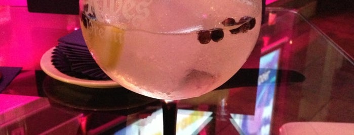 Gin Tonic Bar is one of Marbella.