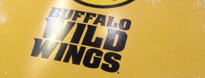 Buffalo Wild Wings is one of Orte, die Joshua gefallen.
