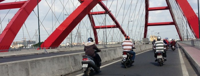 Binh Loi Bridge is one of Vy Tran.