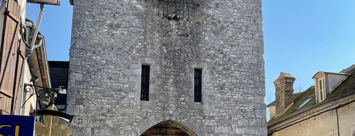 Porte de Bourgogne is one of Monuments er lieux célèbres.