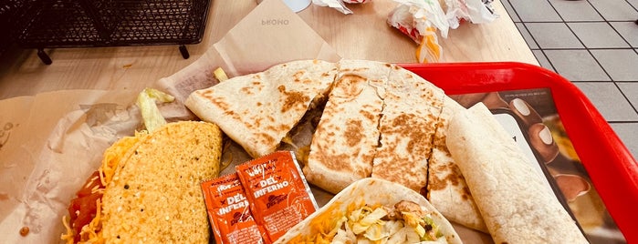 Del Taco is one of Places that offer Text Specials.