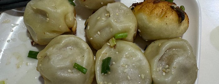 舒蔡记生煎菜饭 is one of shanghai.