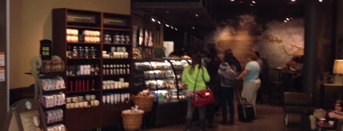 Starbucks is one of Orte, die Ericka gefallen.