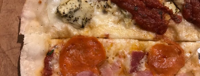 Ummo Smoked Pizza is one of Lugares favoritos de Xavier.