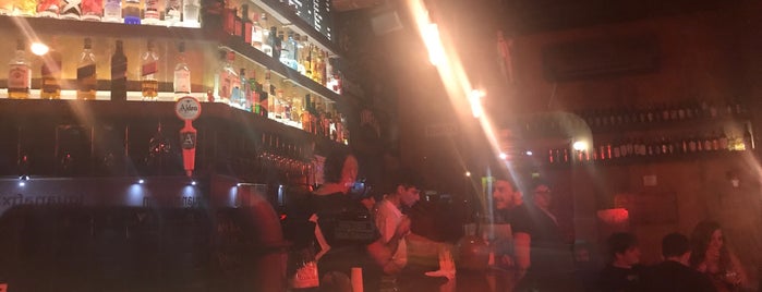 Güll Cervecería is one of Bar - Lounge.