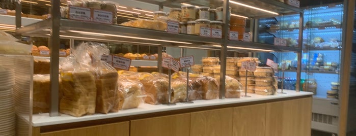 Breadtop 包店 is one of Bakeries in SA.