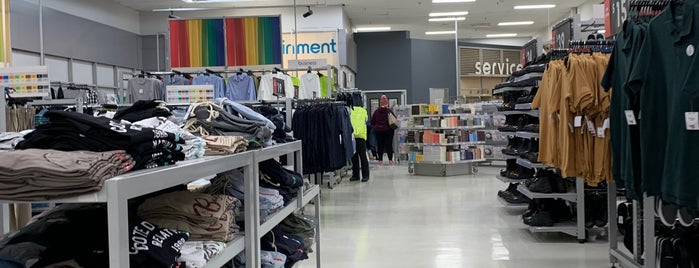 Kmart is one of Locais curtidos por Meidy.