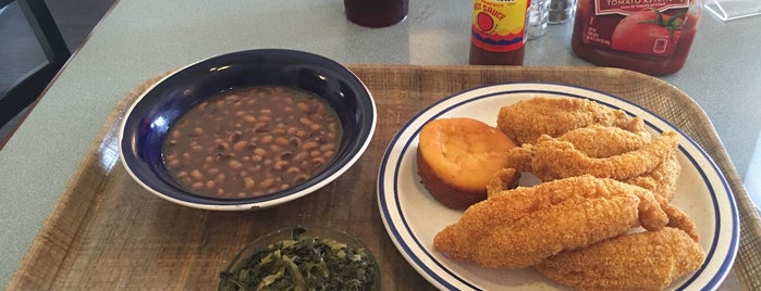 Beverly's Soul Food is one of Lugares favoritos de Matthew.