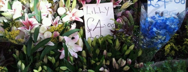 Columbia Road Flower Market is one of MY LONDON TIPS.