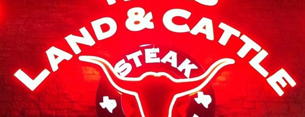 Texas Land & Cattle is one of Gregさんのお気に入りスポット.