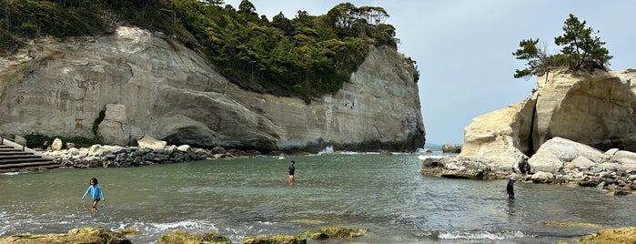 高戸小浜海岸 is one of 自然地形.
