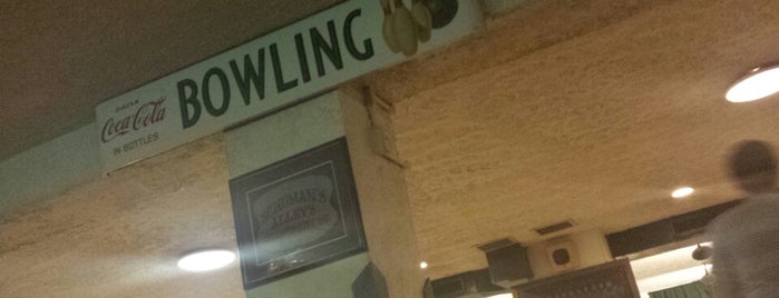 Action Bowl Duckpin Bowling is one of สถานที่ที่ Melissa ถูกใจ.