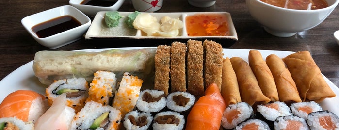 Sushi 14 is one of สถานที่ที่ Max ถูกใจ.