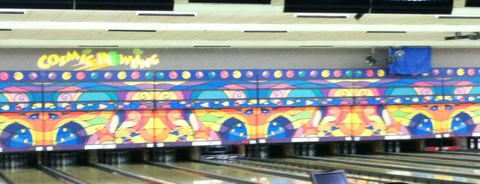 Riverside Bowling Alley is one of Lugares favoritos de Christopher.