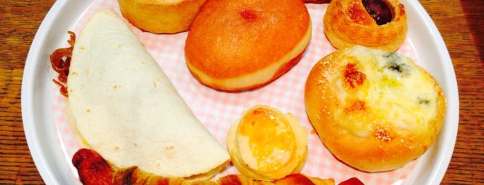 Boulangerie Kochu is one of 週末の朝食向けパン屋さん.