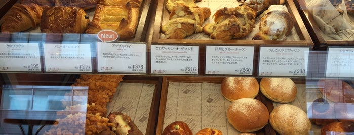 Boulangerie La Saison is one of 週末の朝食向けパン屋さん.