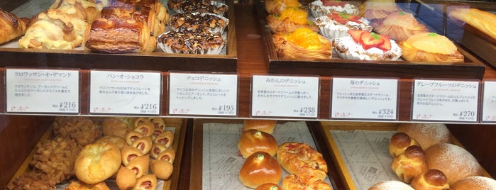 Boulangerie La Saison is one of 週末の朝食向けパン屋さん.