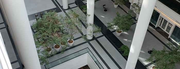 Truist Plaza Garden Offices is one of Chester 님이 좋아한 장소.