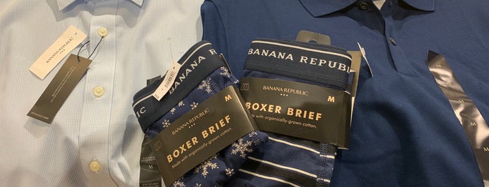 Banana Republic Factory Store is one of harápos.