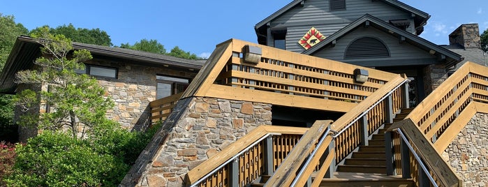 Smoky Mountain Host Visitor Center is one of Places to visit.