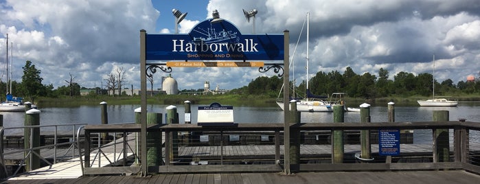 Harborwalk Georgetown SC is one of Lieux qui ont plu à Lizzie.