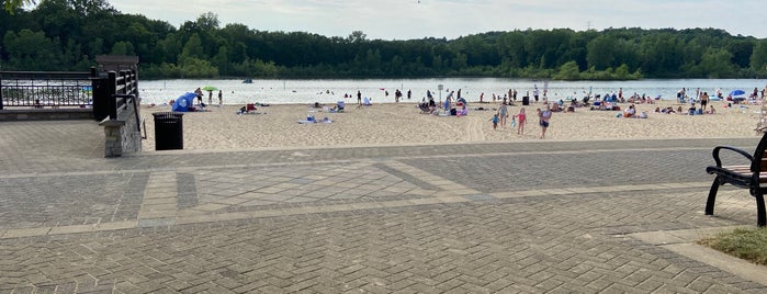 Millennium Park Splash Pad and Beach is one of Grand Adventures.