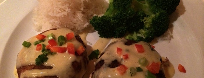 Siri's Thai French Cuisine is one of Mari'nin Beğendiği Mekanlar.