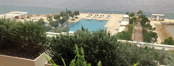Four Seasons Astir Palace is one of Athens Restaurants.