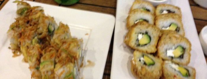 Sushi Roll is one of Donde comer.